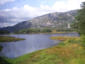 Paisagem típica do sul da Noruega, entre Stavanger e Kristiansand